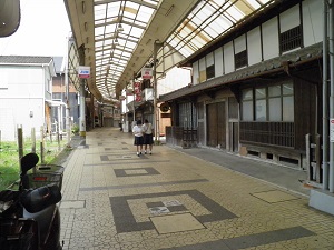 商店街の様子を散策