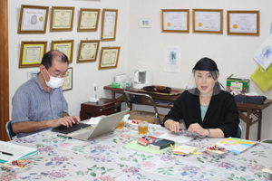 子ども食堂の事務局担当の広瀬満和さんと共同代表の広瀬香織さん