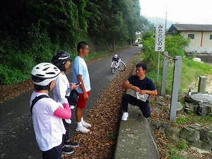 分校生はこの日のために事前に地域の方からお話を伺ってガイドをしてくれました。ありがとう！！