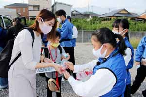 お土産に別子銅山の銅鉱石をプレゼント