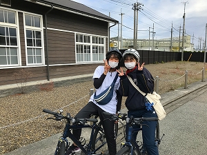 星越駅前　この2人はいいところにいますね。