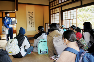 新居浜市街地を展望しながら今日の学びをみんなで振り返りました