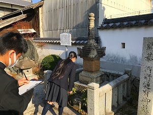 河野通有公のお墓（宝篋印塔）