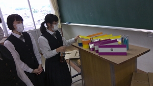 生徒会室(142教室)で作りました。 生徒会室(142教室)で作りました。