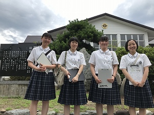 入口で記念撮影 入口で記念撮影