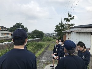 平成16年にはこの奥の尻無川と深谷川の合流地点で橋に流木がかかり、そこから氾濫したそうです。