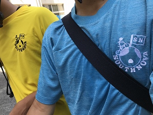 胸にはsouthnovaのチームロゴを刺繍に(デザインは1年次MSくん) 胸にはsouthnovaのチームロゴを刺繍に(デザインは1年次MSくん)