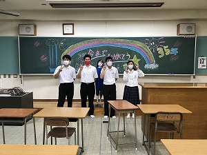 サイクリング同好会の活動終了後、残って片付けてくれた生徒で気持ちを込めてデコレーション サイクリング同好会の活動終了後、残って片付けてくれた生徒で気持ちを込めてデコレーション
