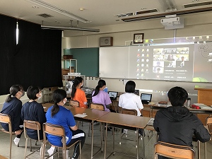 ライフⅡ(防災班)の研究生が中心になって今までの研究を報告。各校に分かれてからは、3つほど質問をさせていただきました。 ライフⅡ(防災班)の研究生が中心になって今までの研究を報告。各校に分かれてからは、3つほど質問をさせていただきました。