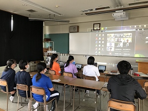 ライフⅡ（防災班）の研究生が中心になって今までの研究を報告。各校に分かれてからは、３つほど質問をさせていただきました。