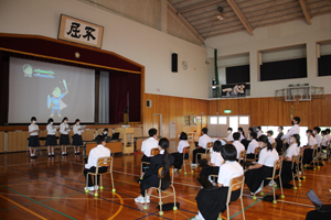 中学生のリーダーが素晴らしいパフォーマンスを見せてくれました！