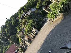 立川大師堂（チョ歴）防災地理でも研究してみます。後ろにはエントツ山が