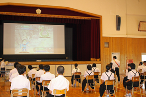 中学生の登山リーダーも積極的に演技してくれました