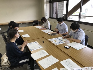 生徒のアイデアに真剣に耳を傾けていただき、的確にアドバイスをいただきました。本当にありがとうございました。 生徒のアイデアに真剣に耳を傾けていただき、的確にアドバイスをいただきました。本当にありがとうございました。