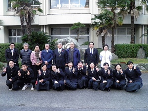 記念撮影 極寒の中なので結構目をつぶってしまっています。 記念撮影 極寒の中なので結構目をつぶってしまっています。