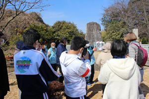 塩田開基の天野喜四郎顕彰碑は鷲尾勘解治が建立しています