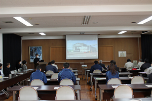 報告会会場の様子