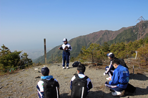 銅山峰でのガイドの練習の様子