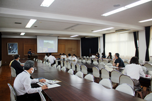 地域の方々や本校教職員も参加して学んでいます